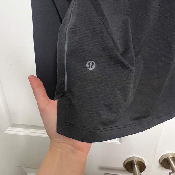 lululemon Men’s Long Sleeve Running Shirt Reflective black size large - Picture 4 of 6
